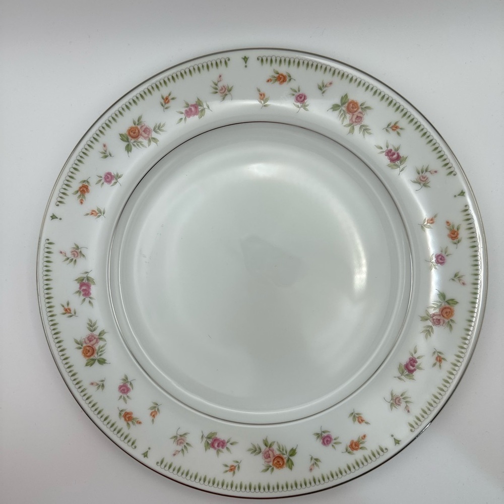 Abingdon China Dinner Plates 10 1/4" Fine Porcelain Japan Replacement - Picture 2 of 5